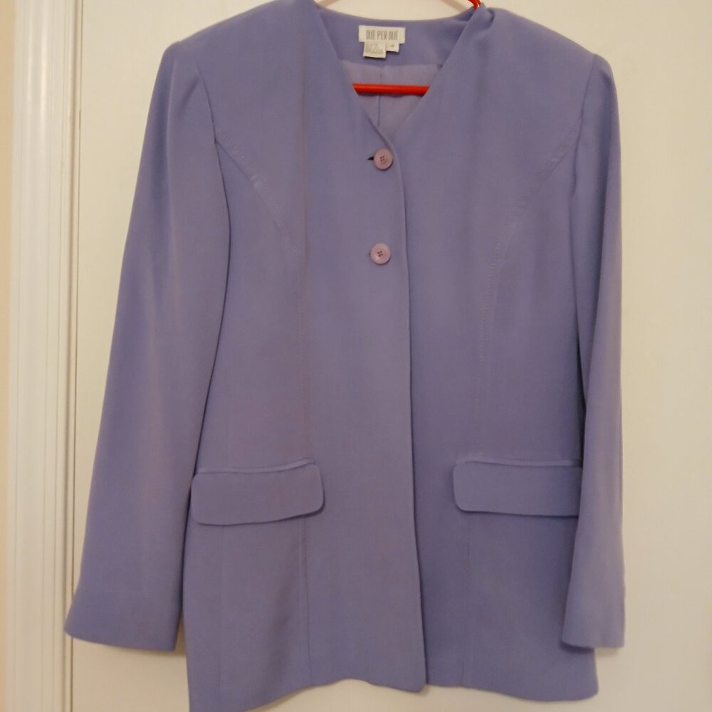 100% silk blazer by Due Per Due sz 4 / lavender/ Lilac